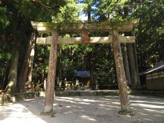 龍穴神社へ。奥宮に龍穴があるらしいが、事前情報不足のため知らず、行けなかった。