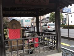 中山道沿いにある、背くらべ地蔵。
2つのお地蔵さんが並んでる。