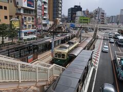 長崎駅到着。
長崎らしい、路面電車の風景です。