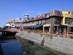 昨日着いた時
海側よりもこの運河沿いの方でたくさん見かけたな
修学旅行の生徒さんたち

お手軽に食べれるfood店が多いことと
お土産店があったからかも…
　
