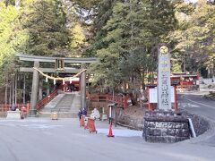 二荒山神社です。

日光の名の由来になっている神社です。

「二荒」→「にこう」→「日光」らしい。