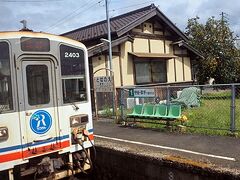 騰波ノ江駅ですれちがい。
とばのえ、と読むそうです。