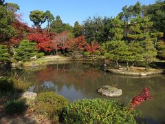 尼ヶ辻駅から近鉄線、JRと乗り継ぎ、京都の花園駅下車。花園駅近くにある法金剛院へ。