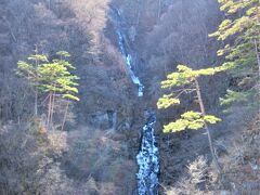 不動の滝（群馬県吾妻郡長野原町川原湯）

逆光で撮りづらいです。

