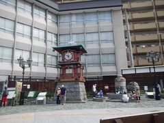 道後温泉駅前にある「坊ちゃんカラクリ時計」。

Photo by wife 