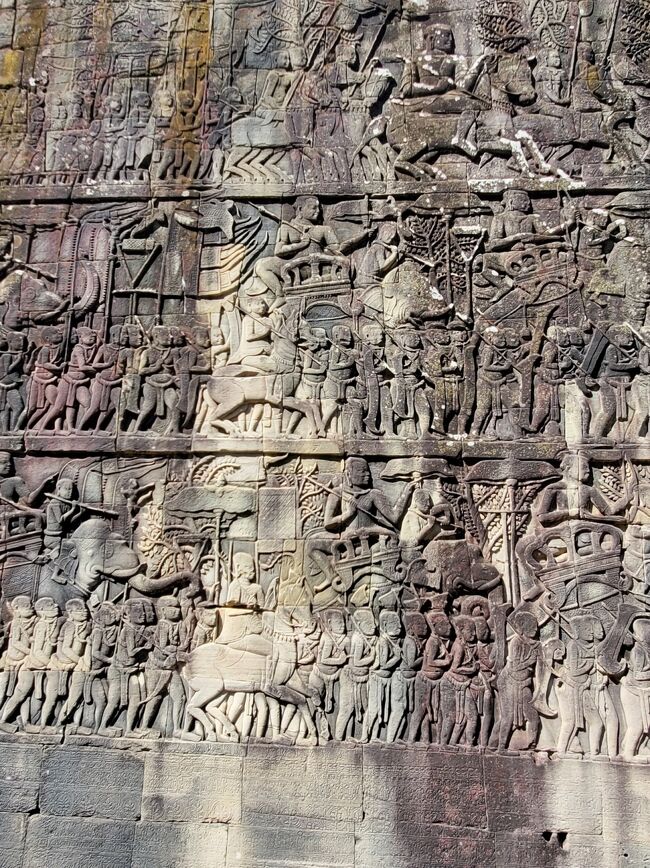 壁画は見ごたえがありました<br />当時は中国と仲が良かったようで　戦争場面では　クメール人　中国人が合同でチャンパ軍と戦う様子が描かれています<br />当時の生活が描かれて楽しいです<br />