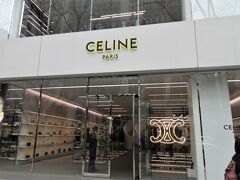CELINE（ONE 表参道ブティック店）（東京都港区北青山）

フランスの高級ブランド、セリーヌで、主に女性向けのアパレル、シューズ、革製品の旗艦店。