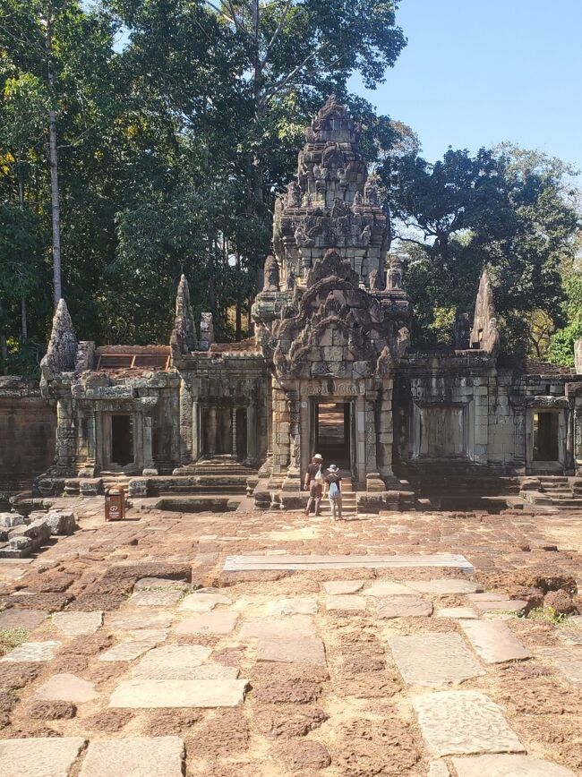 お伽の国にでも来たようです<br />地面のコンクリートが残念ですが