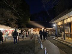 乃木神社はとても品の良い佇まいの神社で
そこが身の引き締まる思いがする場所です。