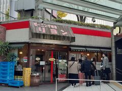 名古屋と言えばモーニング！と思って駅近くのリヨンを訪れましたが、行列で断念