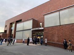 牛浜駅から徒歩６、７分、福生公園隣接の福生市民会館