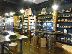 お宿へ到着前に
腹ごしらえ
いつも立ち寄っている
カフェ沖縄式

スパイスがたまらない
古酒カレー
スパイスを泡盛で練り込み、熟成させて作ったカレー

泡盛を使ったカレーだなんて、沖縄らしくて珍しい。
