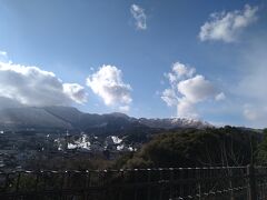 湯けむり展望台からの眺め
もくもく煙上がってて温泉地だなぁ～と。