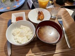 2日目スタート

朝ご飯はホテルで。
イクラとザンギと北海道の具味噌汁。
平日だったせいかYouTubeのVlogで見たのより内容が少なくて少し残念でした。