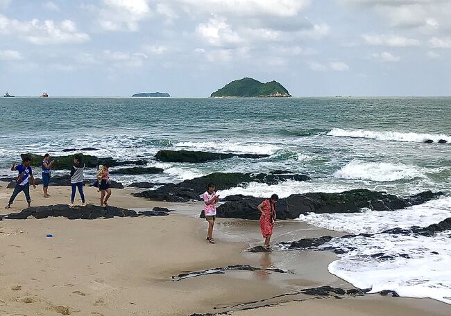 数日前まで、マレー半島の西海岸（アンダマン海側）のビーチで感じていたそよ風と、ここの東海岸（タイランド湾側）で受ける風の強さが全然違いました。<br />これが北東モンスーンなのか。帆船の時代、この風に乗ればマレー半島を一気に南下できたのでしょう。