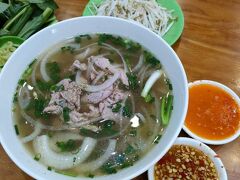 Pho Phu Vuongでフォーを食べました。安かったです。

味変グッズがたくさんあるのがうれしい！