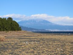 三保松原
風がスゴク強く、富士山は笠雲がかかっていました・・