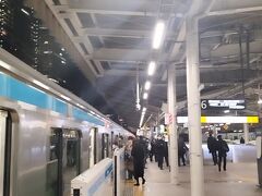 東京駅はまだまだ人が多いね。