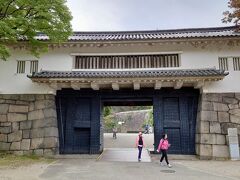 大阪城の門に到着