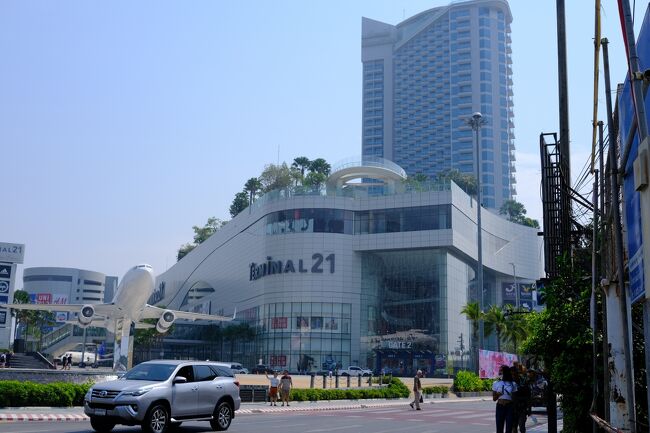 ２月２日(木)　午前 　１０年以上前になるかなぁ～セカンドロードからのソンテウを利用したのは、ターミナル21で食事をと思い来たが気が変わり少し歩くことにした。