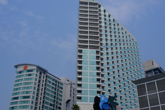 高層ホテルやコンドミニアムを眺めながらの帰宅。