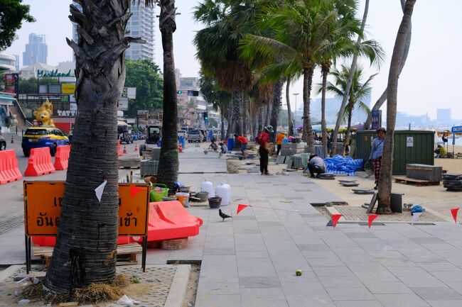 一休に断りもなくビーチロード歩道改修工事が行われていました．．．あちゃ～