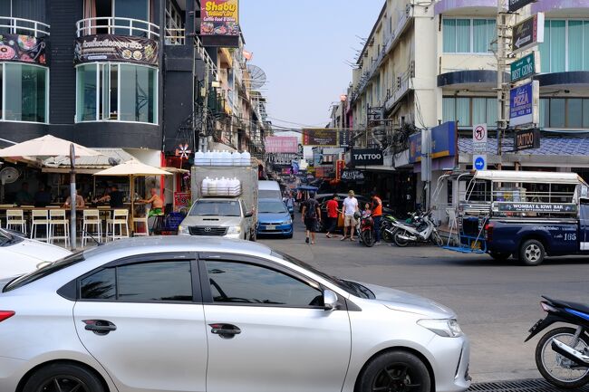 ソイ6入り口　ビーチ側．．．ずいぶんご無沙汰しています。