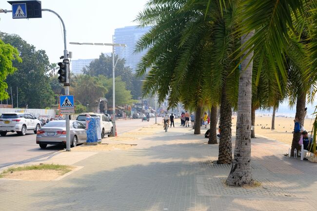 今の所、歩道の工事はソイ６近くまで行われていますが徐々に南下するでしょう。