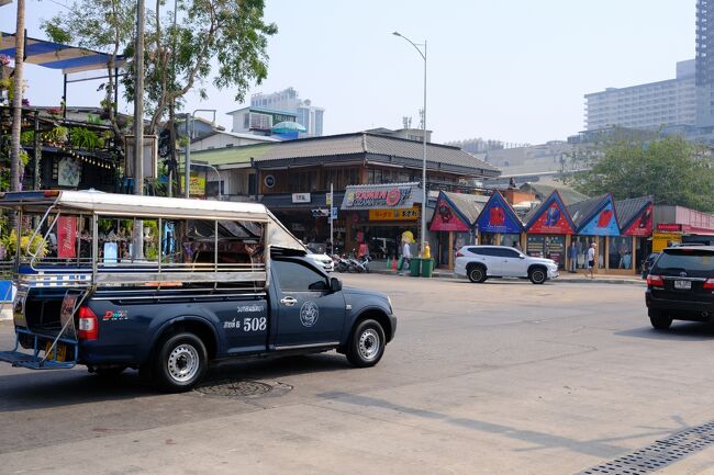 パタヤクランの交差点．．．歩き疲れましたがコンドミアムはあと少しです。