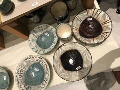 西表島の青烽窯さん。
ぱっと見からして、同じものが絶対できない柄なので、
気に入っています。
和柄っぽい感じも好きです。