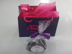 東京・新宿『新宿高島屋』11F「アムール・デュ・ショコラ」

2023年1月25日からスタートしたショコラの祭典
「アムール・デュ・ショコラ」で購入した【5th Avenue Chocolatiere
（フィフス アヴェニュー チョコラティア）】のトラッフルの
フォンダンショコラの写真。

こちらの商品は初めて見ました♪

〇 トラッフル in チョコレート（レギュラー、シャンパン）　1,404円

https://www.takashimaya.co.jp/store/special/amour/