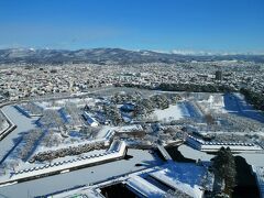 駅からバスで向かった五稜郭タワーから、念願の雪景色の五稜郭を見ることができました。

↓函館観光の旅行記
https://4travel.jp/travelogue/11800858