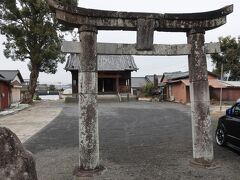 若宮神社。
ネットで調べると、鳥居の横に「ドミニコ会が肥前に初めて建てた教会跡」という解説看板があったみたいですが、私たちが訪れた時には何もなかったです。