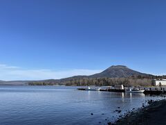 雄大な阿寒湖の景色を見ました。