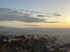 ホテルで少し休んで、スマホ充電して、夕陽を見にゆきます！バスに乗り遅れて時間がやばいと思ったのですが、、、！間に合いました。
ちなみにこちらから撮影したタイムラプス映像が私のミュージックビデオ「Faith in you」に差し込まれてます。