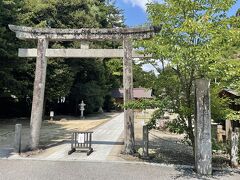 出雲市駅前のドーミーインに荷物を預けてバスで40分、自転車で20分かけて須佐神社へ辿り着きました。