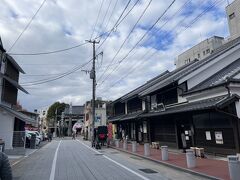 朝、7時過ぎに出て福岡へ。

櫛田神社の駐車場へ停めます。