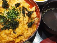 赤い鳥 アスティ岐阜店
黄金の親子丼。
加納城から戻ったら昼食時間が終わり掛けていたので、適当な店に駆け込んで昼食を取った。