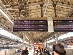 新大阪から岡山へ。
のぞみ１５号博多行へ乗ります。