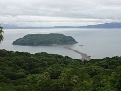 知林ヶ島

魚見岳からの眺め。
車でいったん、キャンプ場を離れ集落から山に登ります。
道は一応、舗装されていますが狭いです。集落付近や山道は路面が落ち葉で覆われてたりしているので、ゆっくり走りましょう。