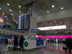 8:01空港着。30分待ちでチェックインを済ませ、搭乗口へ。