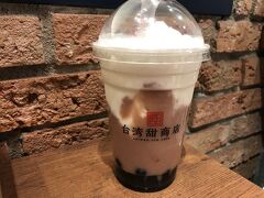 原宿店がクローズになって残念でしたが、横浜で再会。
お気に入りのタロイモを注文しました。