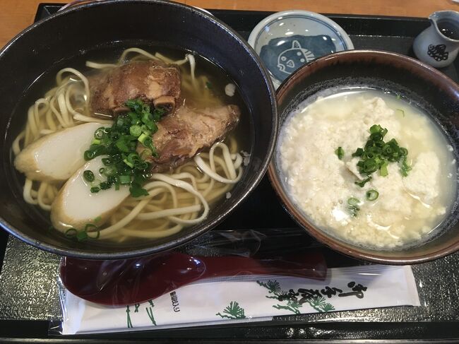 ソーキそばとゆし豆腐<br />ゆし豆腐に添えられた焼き醤油が香ばしくてうまい。<br /><br />