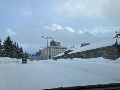 で、今回お世話になるホテル ノルドさんが見えてきました☆彡
除雪の雪の壁が凄いです(^▽^;)

前編はここまでになります。。
前回は雨で羽田イノベーションシティのご紹介ができなかったので、今回少しですが、ご紹介出来たので行かれる方の参考になったら嬉しいです♪
相変わらず写真が多くて纏まりが無い旅行記ですが、最後までお付き合い頂きありがとう御座いました。。

続きの中編では、小樽＆北海道の海鮮やお野菜を使った洋食と、イルミの綺麗な小樽運河をお届けしたいと思いますので、引き続きお付き合い頂けると嬉しいです♪

