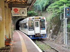 西田平駅から1時間10分少々で佐世保中央駅に到着。