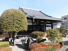 最初は清水坂を上って行く途中にあった日體寺です。日蓮宗の寺院で、山号は常照山、洛陽十二支妙見の一つ（巳の妙見大菩薩、清水の鎮宅妙見）で、境内には田中訥言（江戸時代の絵師）の墓所があるそうなのですが、見つけられませんでした。