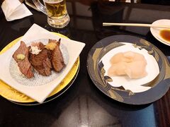 晩ご飯は、千歳市内にある旬楽という回転すし屋さんへ。

店員さんは元気に接客してくれて、板前さんもいろいろおススメ教えてくれて、とても雰囲気のいいお店で、味も良かったです！大満足。