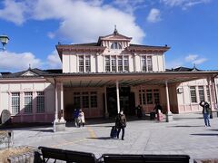 日光駅から東武日光駅まで歩いて行きます。