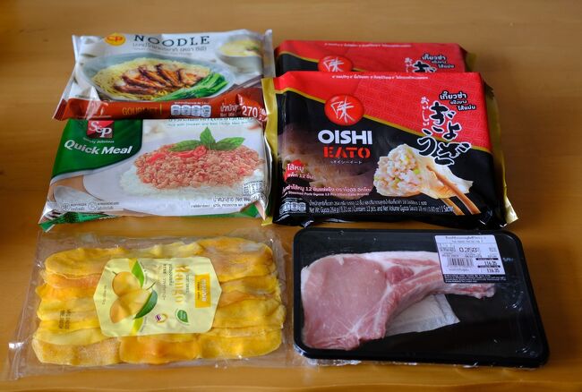 ２月5日(日)　センタントップスで買い物<br />冷凍餃子．．．１つ買えば119B　1つ無料　(トップス会員のみです)<br />豚肉．．．．116B<br />CP照焼．．．85B<br />S＆P．．．．74B<br />半乾燥マンゴー．．165B