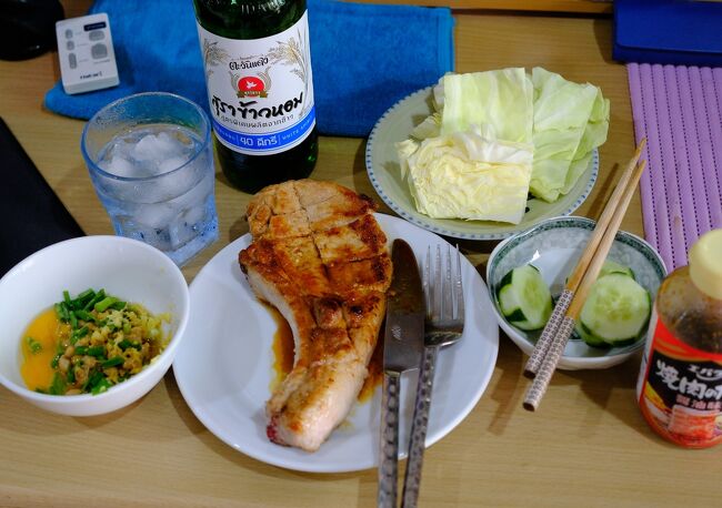 ２月5日(日)　夕食<br />焼き豚．．．．◎<br />生キャベツ．．．〇<br />キュウリ．．．△<br />納豆．．．．〇．．．ネットで見て先日から生卵の黄身を入れて食べていますが毎回黄身がつぶれています、古い卵？